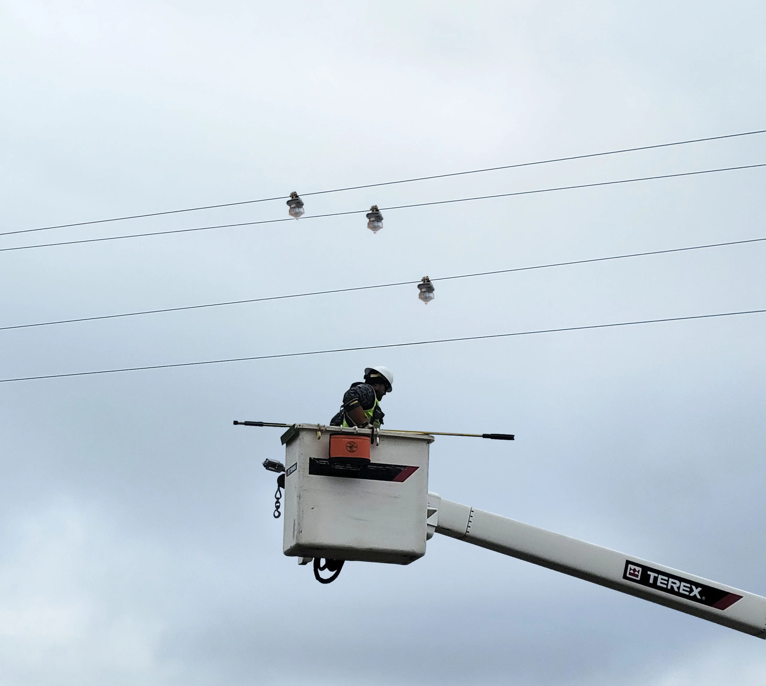 Lineworker installing an SGS overhead fault indicator