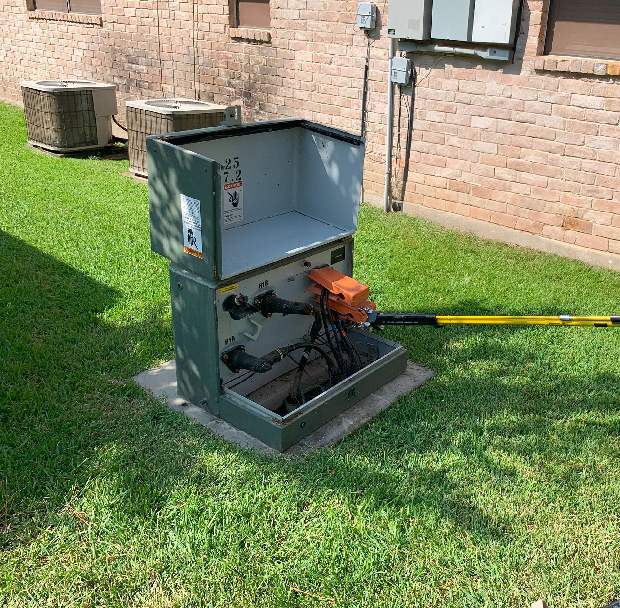 Recon fault indicator installed on underground cable