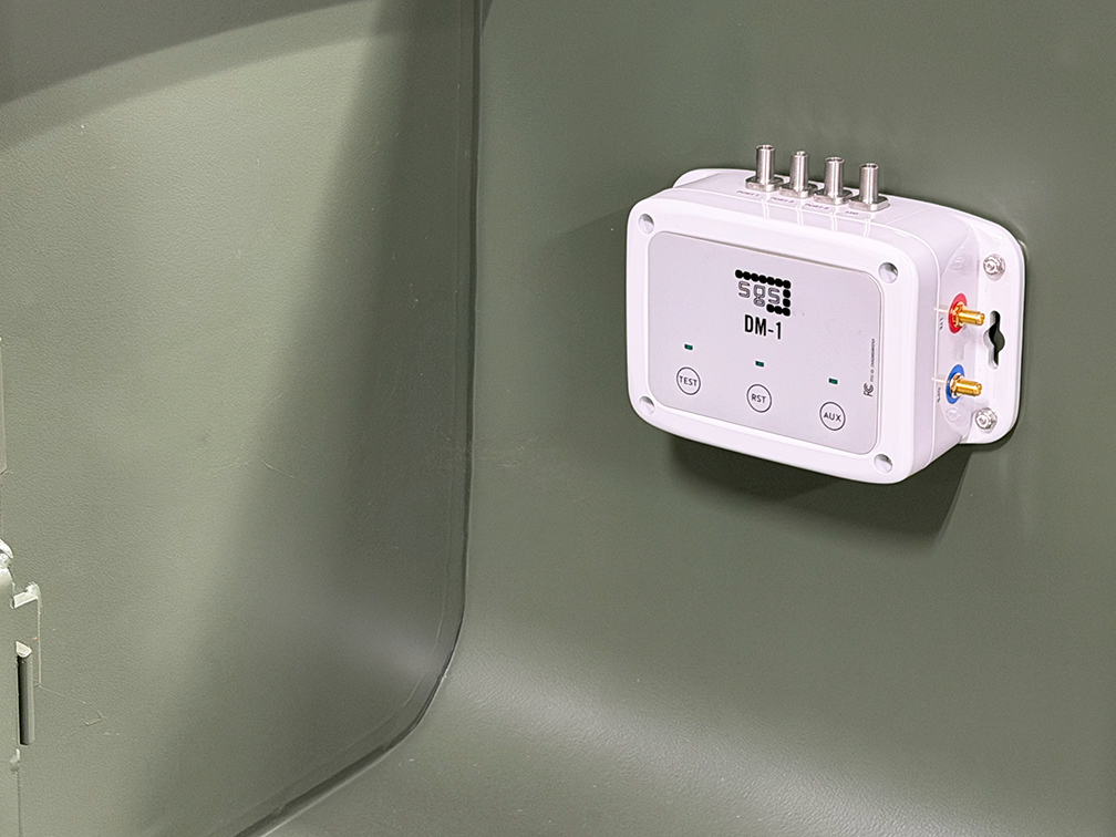 DM-1 unit placed in the cabinet